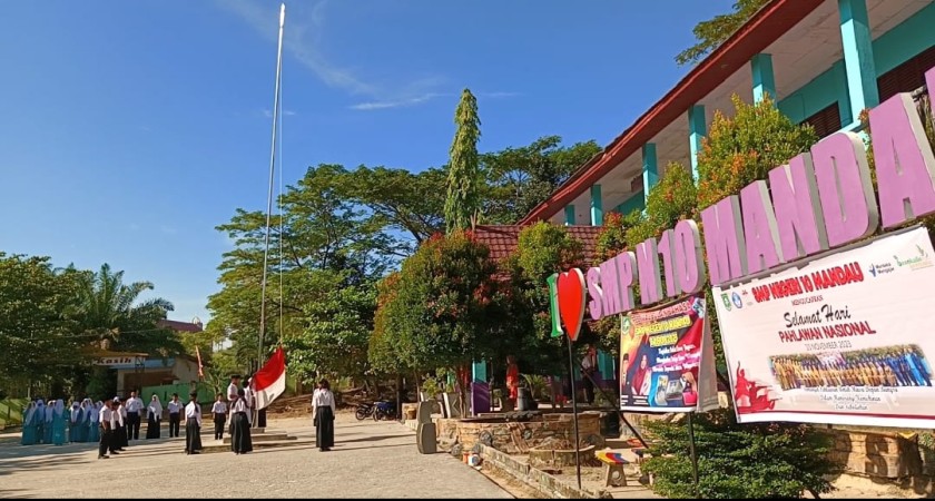 Peringatan Hari Pahlawan Nasional Tahun 2023 di SMPN 10 Mandau