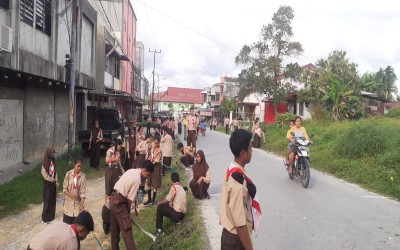 Kegiatan Bakti Masyarakat : Kolaborasi Pramuka SMPN 10 Mandau dan Pramuka SMAN 8 Mandau